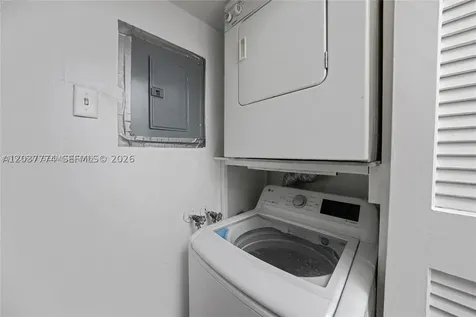 200 Lakeview Drive Weston FL 33326