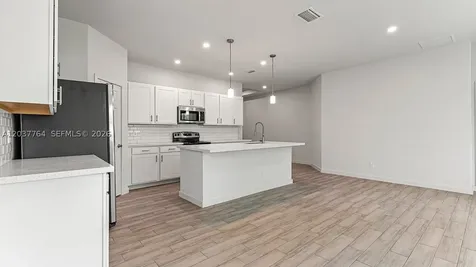 7704 Pacific Avenue Fort Pierce FL 34951