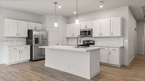 7704 Pacific Avenue Fort Pierce FL 34951