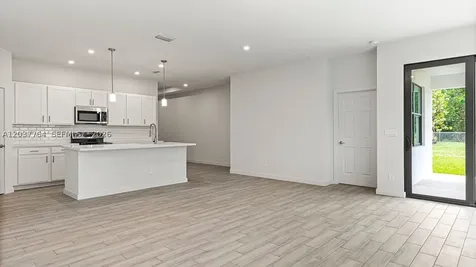 7704 Pacific Avenue Fort Pierce FL 34951