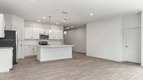 7704 Pacific Avenue Fort Pierce FL 34951