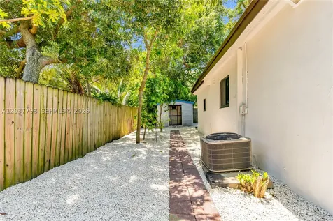 3300 SW 40th Avenue West Park FL 33023