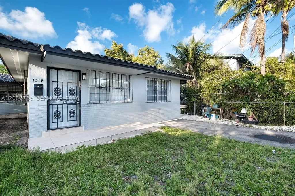 1519 NW 40th Street Miami FL 33142