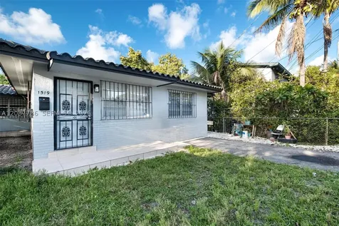 1519 NW 40th Street Miami FL 33142