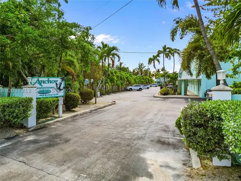 92550 Overseas Highway Tavernier FL 33070