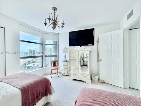 3500 Mystic Pointe Drive Aventura FL 33180