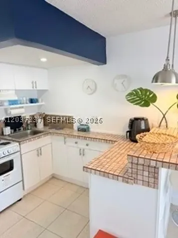 17 NE 2nd Avenue Dania Beach FL 33004