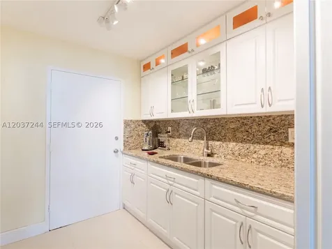5401 Collins Avenue Miami Beach FL 33140