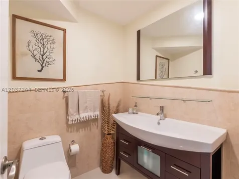 5401 Collins Avenue Miami Beach FL 33140