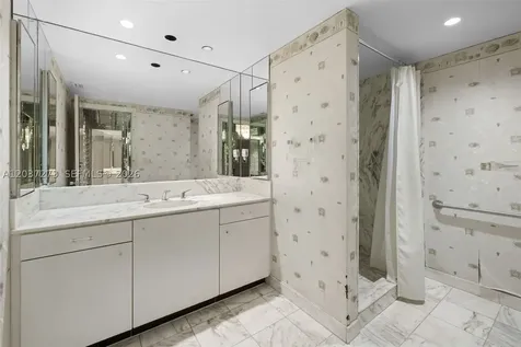 5500 Collins Avenue Miami Beach FL 33140