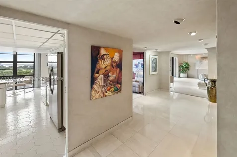 5500 Collins Avenue Miami Beach FL 33140