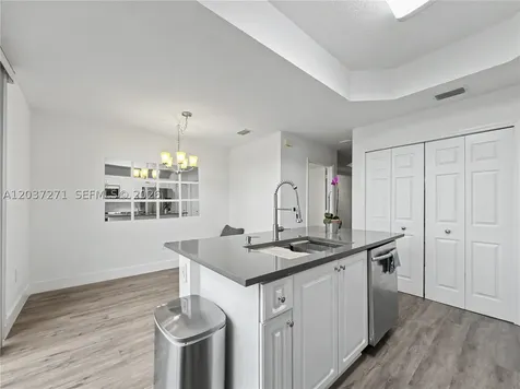 10573 SW 6th Street Pembroke Pines FL 33025