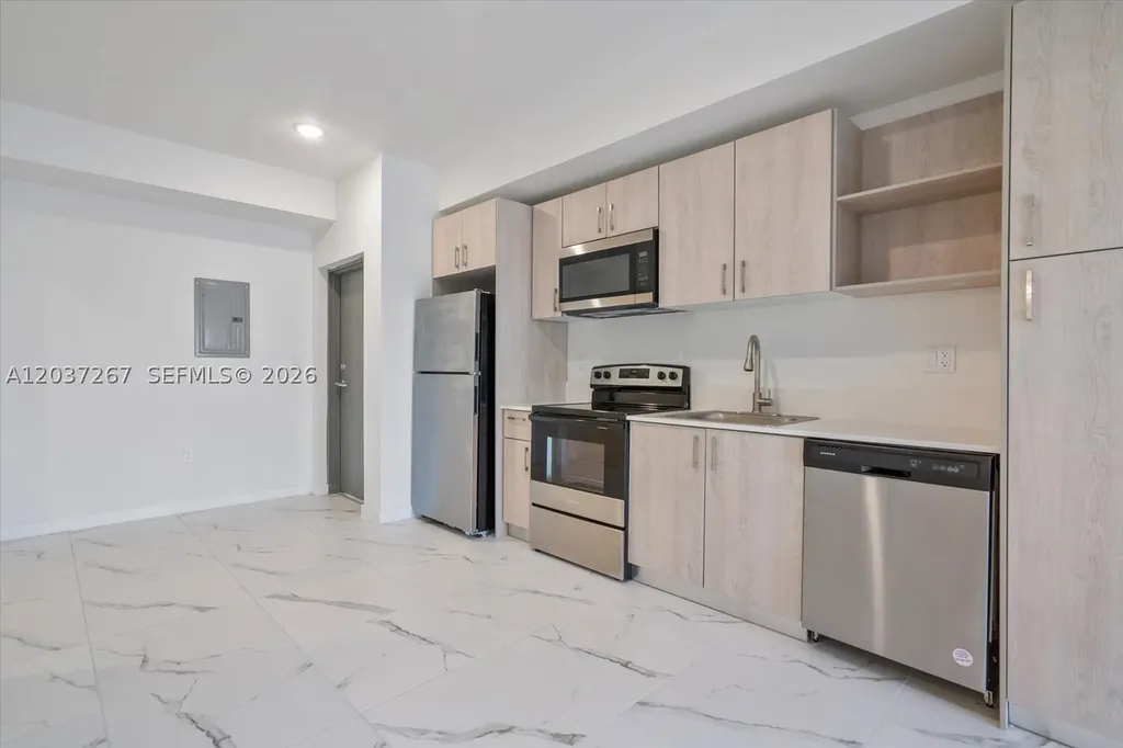 420 SW 7th Avenue Miami FL 33130