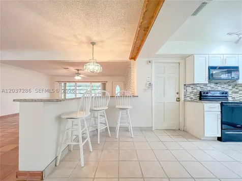 192 SW 62nd Terrace Plantation FL 33317