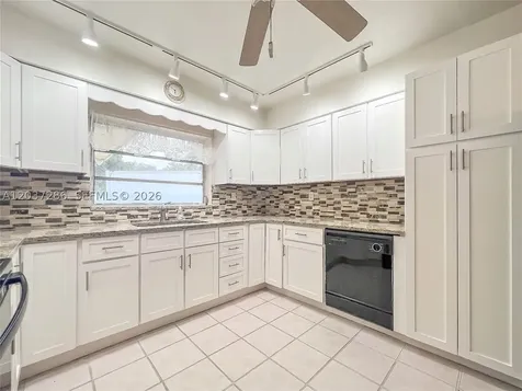192 SW 62nd Terrace Plantation FL 33317