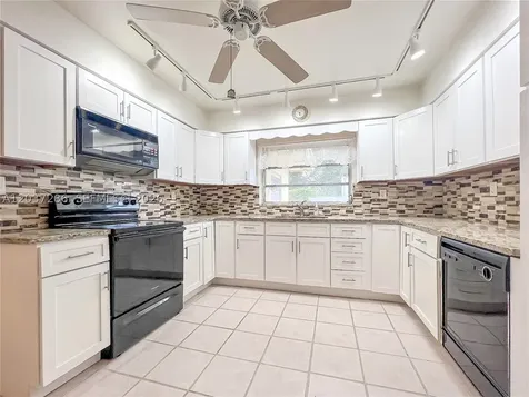 192 SW 62nd Terrace Plantation FL 33317