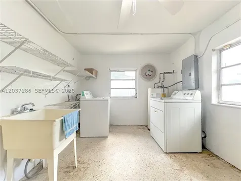 192 SW 62nd Terrace Plantation FL 33317