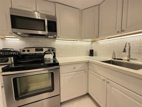 800 West Avenue Miami Beach FL 33139