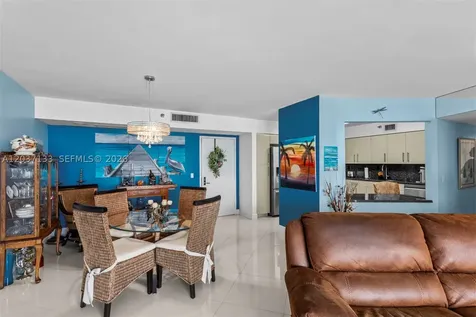 3500 Mystic Pointe Drive Aventura FL 33180