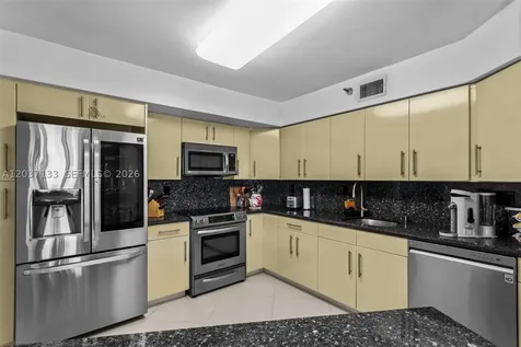 3500 Mystic Pointe Drive Aventura FL 33180