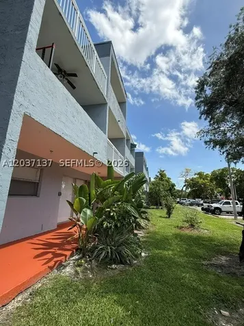 9367 Fontainebleau Boulevard Miami FL 33172