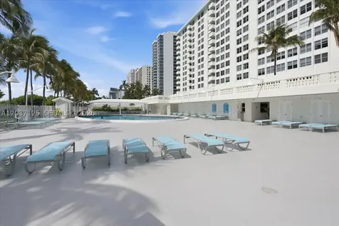 2899 Collins Avenue Miami Beach FL 33140