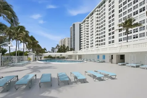 2899 Collins Avenue Miami Beach FL 33140