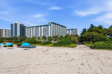 2899 Collins Avenue Miami Beach FL 33140