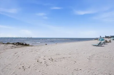 2899 Collins Avenue Miami Beach FL 33140