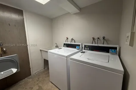 2899 Collins Avenue Miami Beach FL 33140