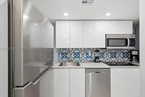 2899 Collins Avenue Miami Beach FL 33140