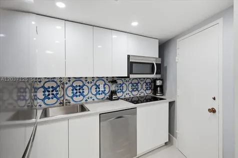2899 Collins Avenue Miami Beach FL 33140