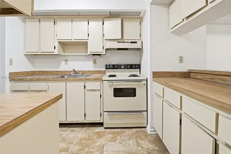 907 NE 199th Street Miami FL 33179