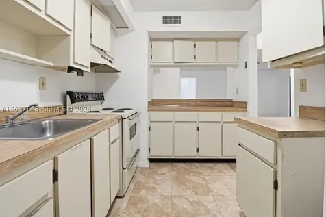 907 NE 199th Street Miami FL 33179