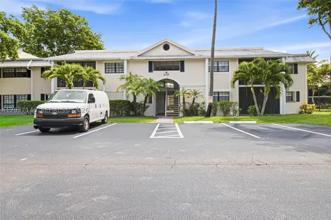 907 NE 199th Street Miami FL 33179