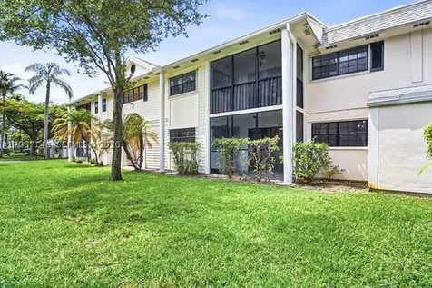 907 NE 199th Street Miami FL 33179
