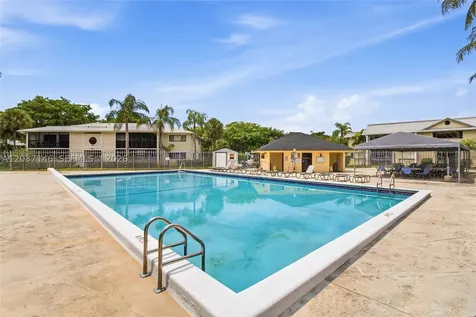 907 NE 199th Street Miami FL 33179
