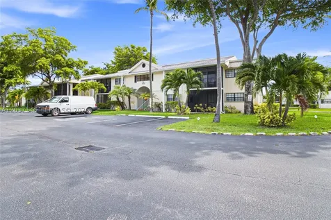 907 NE 199th Street Miami FL 33179