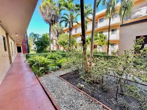 10851 SW 2nd Street Sweetwater FL 33174