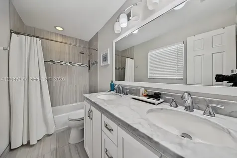 2125 NE 17th Terrace Wilton Manors FL 33305