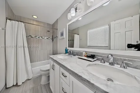 2125 NE 17th Terrace Wilton Manors FL 33305