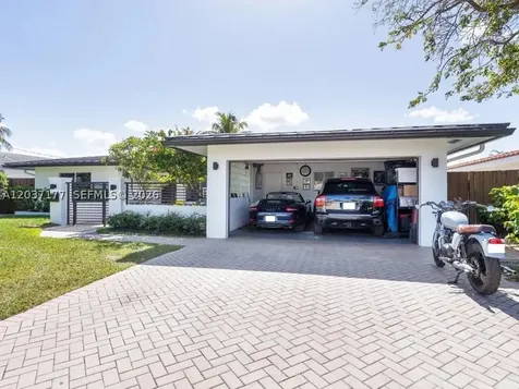 2125 NE 17th Terrace Wilton Manors FL 33305