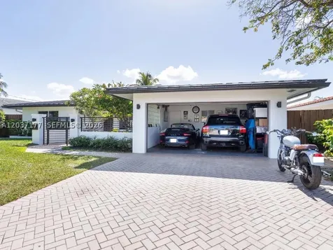 2125 NE 17th Terrace Wilton Manors FL 33305