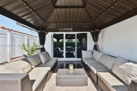 2125 NE 17th Terrace Wilton Manors FL 33305
