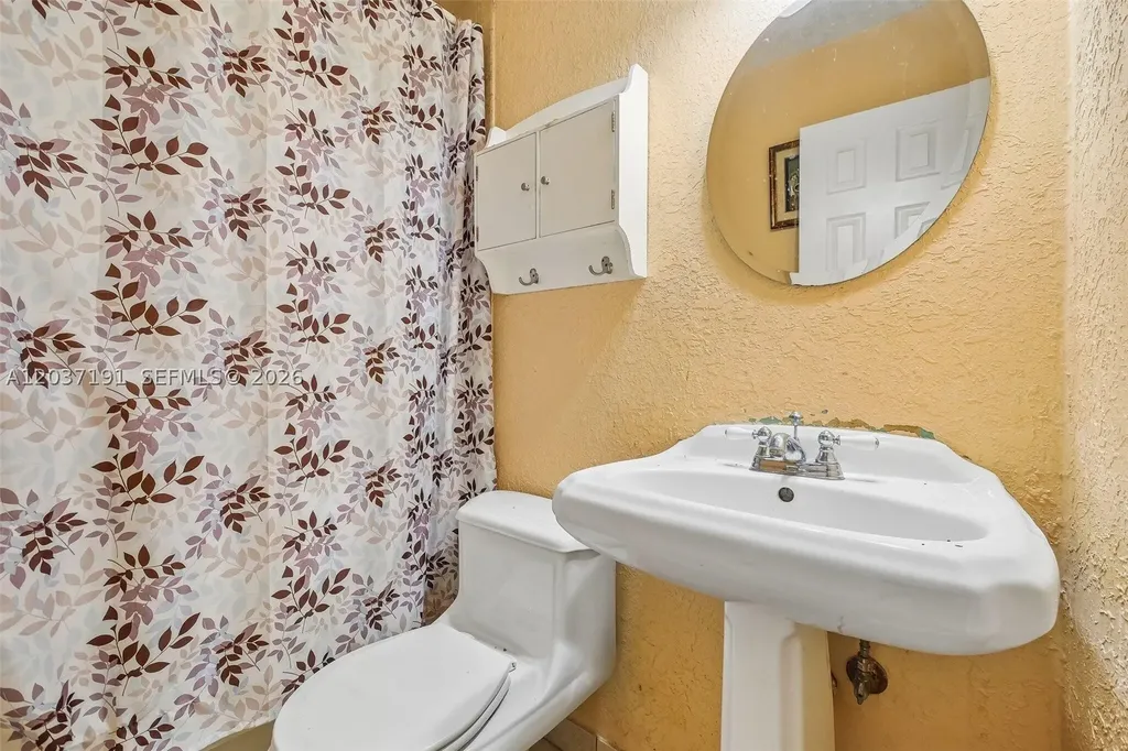 401 S 57th Terrace Hollywood FL 33023