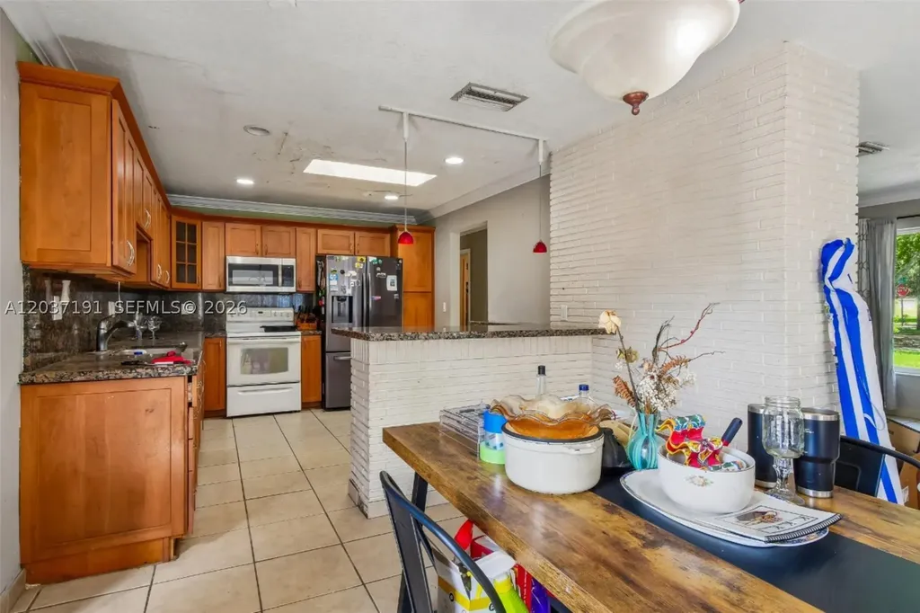 401 S 57th Terrace Hollywood FL 33023