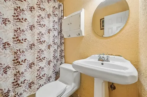 401 S 57th Terrace Hollywood FL 33023