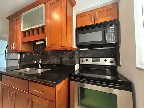 2880 Pine Tree Drive Miami Beach FL 33140