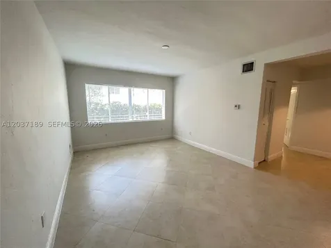 2880 Pine Tree Drive Miami Beach FL 33140