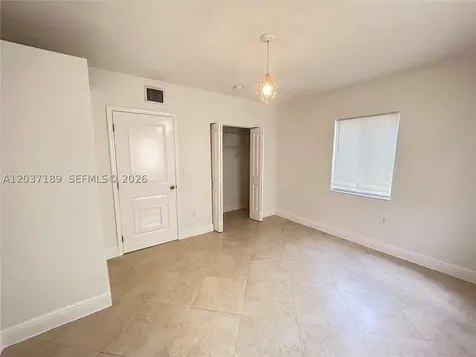2880 Pine Tree Drive Miami Beach FL 33140